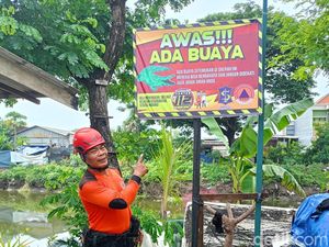 Peringatan Awas Ada Buaya di Sungai Wonorejo Surabaya Sudah Terpasang