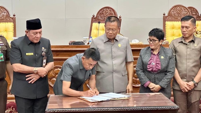 Paripurna DPRD Bengkulu tetapkan Helmi Hasan-Mian sebagai Gubernur-Wakil Gubernur Bengkulu terpilih.