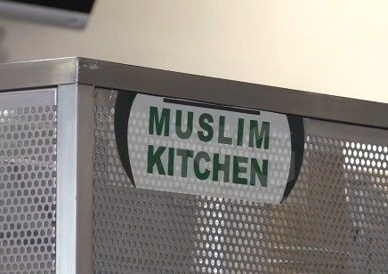 Pasang Label Halal Palsu, Restoran Ini Digrebek karena Sesatkan Muslim