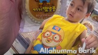 Lihat kue bentuk karakter Pororo, Paula langsung teringat dengan putra kesayangannya. Foto: Instagram @paula_verhoeven