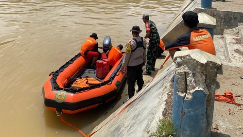Pencarian Kristianus Carli Hasan di Sungai Wae Pesi, Manggarai Timur, Nusa Tenggara Timur, Rabu (15/1/2025).