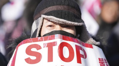 Pendukung Menangis Saat Presiden Korsel Yoon Suk Yeol Ditangkap