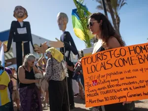 Atasi Overtourism, Spanyol Rayu Turis Tinggalkan Destinasi yang Terlalu Ramai