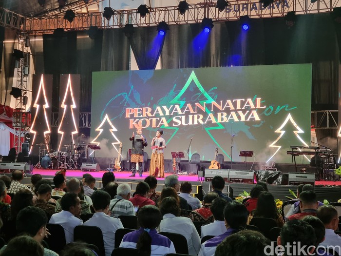 Perayaan Natal di Balai Kota Surabaya