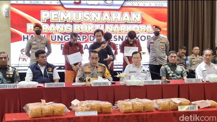 Polda Sumsel musnahkan sabu seberat 49,64 Kg dari 3 orang tersangka di Mapolda Sumsel