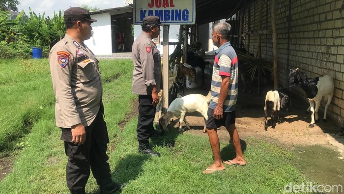 Polisi Lamongan patroli cegah kasus PMK