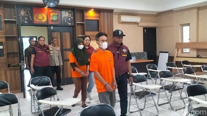 Potret H dan BU, ayah dan ibu yang menelantarkan jasad bayinya di rumah sakit.