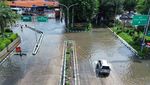 Potret Banjir Genangi Terminal Purabaya