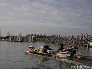 Airlangga Pastikan Pagar di Laut Bekasi Bukan Proyek Giant Sea Wall