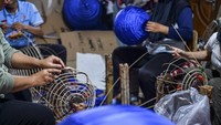 Lampion itu dikirim ke berbagai kota di Indonesia.