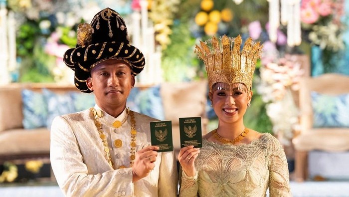 Potret pernikahan Sekar Tandjung dan Erlangga Marthanegara. (Dok Instagram Sekar Tandjung)
