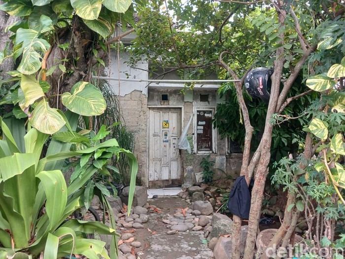Rumah Nanang Gimbal Tempat tinggal Nanang Gimbal, terduga pelaku pembunuhan Sandy Permana.