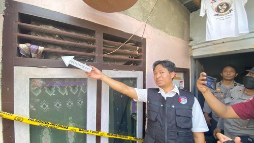SPKT Polsek Sandubaya bersama Unit Identifikasi Satreskrim Polresta Mataram saat melakukan oleh tempat kejadian perkara (TKP) di lokasi. (Istimewa)