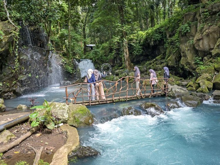 Terbius Birunya Mata Air di Desa Wisata Sesaot
