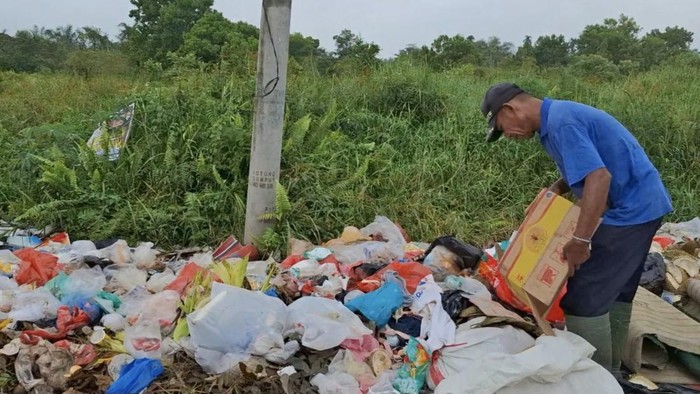 Tumpukan sampah di Pekanbaru