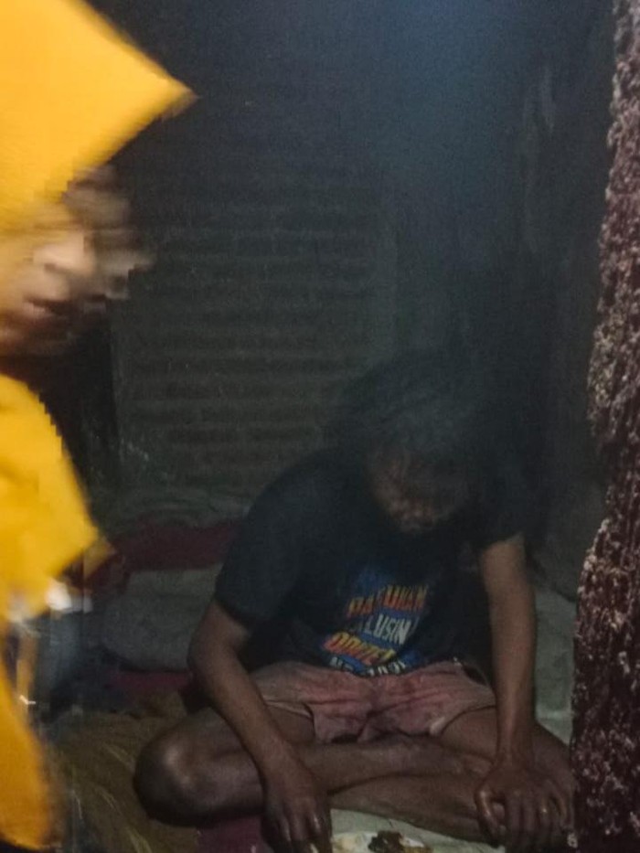 Dinsos Kota Semarang saat mengamankan ODGJ yang meresahkan karena membunuh dan memakan kucing, Selasa (14/1/2025).