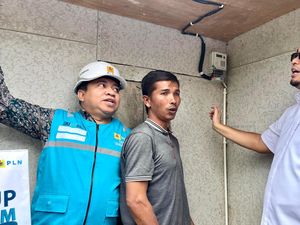 Andre Rosiade Resmikan Penyalaan Listrik di Jorong Aia Abu Solok
