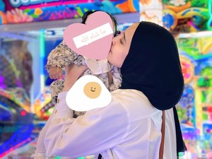Zaskia Sungkar Menyusui Anak Adopsi, Gimana Caranya? Ini Penjelasan Dokter
