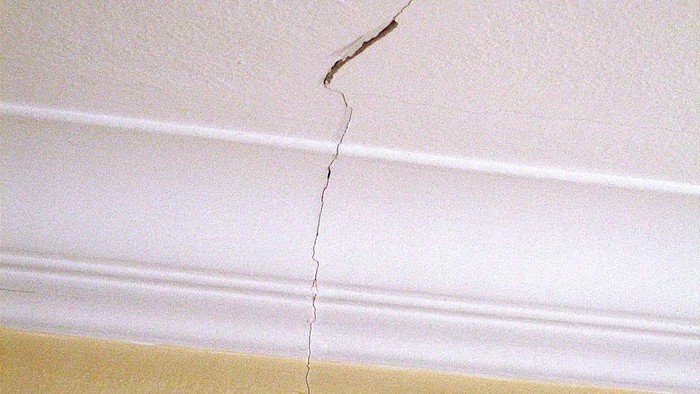Crack on the ceiling. Detail.