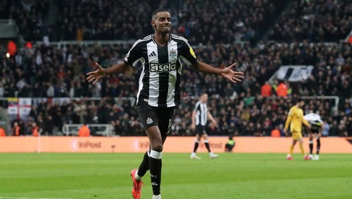 Soccer Football - Premier League - Newcastle United v Wolverhampton Wanderers - St James Park, Newcastle, Britain - January 15, 2025 Newcastle Uniteds Alexander Isak celebrates scoring their first goal REUTERS/Scott Heppell EDITORIAL USE ONLY. NO USE WITH UNAUTHORIZED AUDIO, VIDEO, DATA, FIXTURE LISTS, CLUB/LEAGUE LOGOS OR LIVE SERVICES. ONLINE IN-MATCH USE LIMITED TO 120 IMAGES, NO VIDEO EMULATION. NO USE IN BETTING, GAMES OR SINGLE CLUB/LEAGUE/PLAYER PUBLICATIONS. PLEASE CONTACT YOUR ACCOUNT REPRESENTATIVE FOR FURTHER DETAILS..     TPX IMAGES OF THE DAY