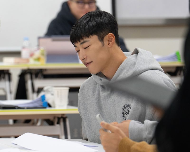 Woo Do Hwan saat pembacaan naskah Bloodhounds 2.