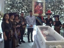 Bobby dan Edy Melayat ke Rumah Duka Ibu dari Arya Sinulingga