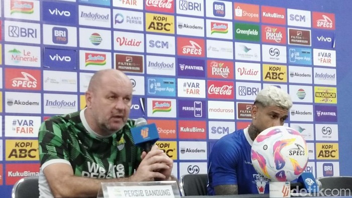 Bojan Hodak dan Ciro Alves.