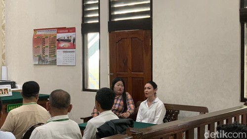 Bule Australia Vanessa Louise Crimmins didakwa PN Denpasar dalam kasus pencucrian dua laptop di Canggu, Bali, Kamis (16/1/2025).