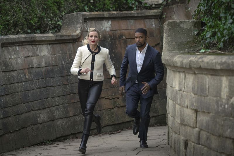 Cameron Diaz dan Jamie Foxx di Film Back In Action This image released by Netflix shows Cameron Diaz, left, and Jamie Foxx in a scene from