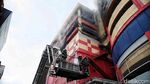 Kebakaran Glodok Plaza Sudah Dikuasai, Damkar Lakukan Pendinginan