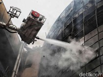Kebakaran Hebat di Glodok Plaza, Menteri UMKM Janjikan Bantuan