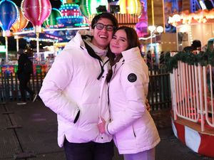 Foto: Gaya Couple Syifa Hadju & El Rumi Nge-date di Winter Wonderland London