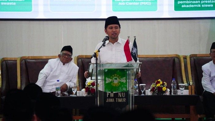 Emil Dardak menyampaikan sambutan saat acara pra-Rakerwil PWNU Jatim.