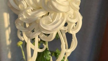 Bunganya indah ya. Tapi bentar, kok mirip Foto: (Bored Panda).