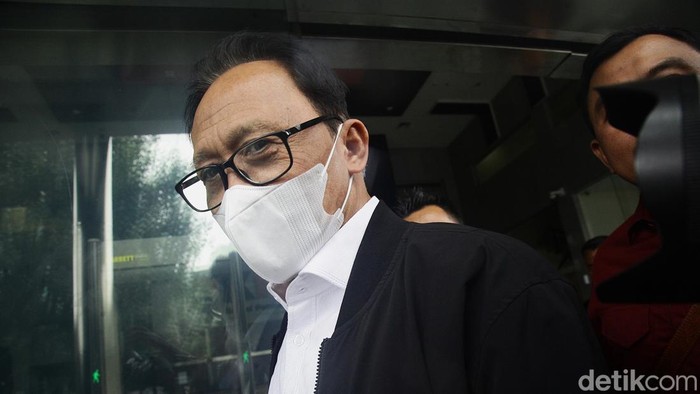 Hakim Konstitusi Ridwan Mansyur Diperiksa KPK Hakim Mahkamah Konstitusi (MK) Ridwan Mansyur diperiksa KPK hari ini. Ridwan Mansyur diperiksa sebagai saksi terkait Hasbi Hasan.