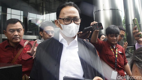 Hakim Mahkamah Konstitusi Ridwan Mansyur Diperiksa KPK