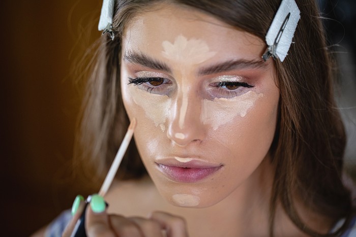 Ilustrasi makeup concealer