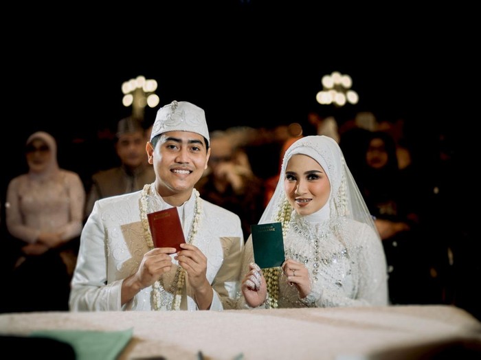 Ilustrasi pasangan pengantin