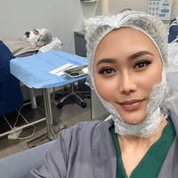 Agar tetap cantik dan memukau, pedangdut Inul Daratista menjalani perawatan pada wajahnya. Dalam unggahan di Instagram pribadinya, Inul membagikan foto-foto dirinya saat menjalani perawatan wajah. Foto: Instagram/@inul.d