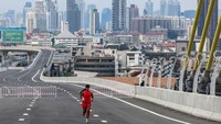 Jembatan baru ini merupakan bagian dari proyek jalan tol Rama III-Dao Khanong-Western Ring Road yang lebih besar yang menghubungkan sistem jalan tol Chaloem Maha Nakhon dan Si Rat. Setelah beroperasi penuh, diharapkan dapat mengurangi lalu lintas di Jembatan Rama IX di dekatnya, yang saat ini menangani 150.000 kendaraan setiap hari.