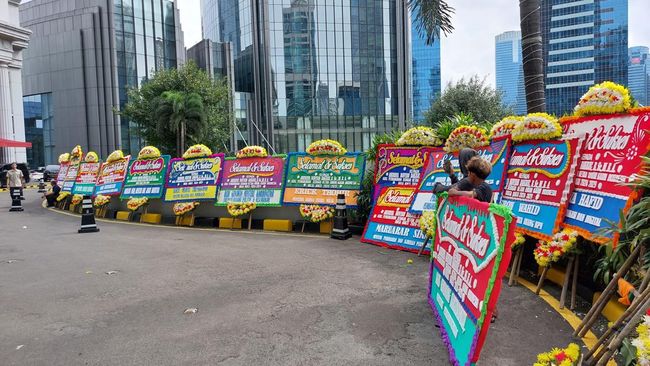 Karangan bunga ucapan selamat buat Anindya Bakrie
