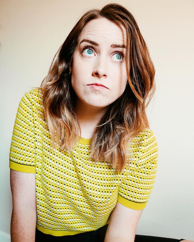 Laina mengaku pernah berkencan dengan seseorang yang baru menyadari bahwa ‘Overly Attached Girlfriend’ adalah dirinya. Setelah diberi tahu, kencan mereka malah jadi canggung. Pria itu bahkan langsung mengabarkannya kepada orang-orang bahkan meng-Google Laina di tempat. Foto: Instagram Laina Morris