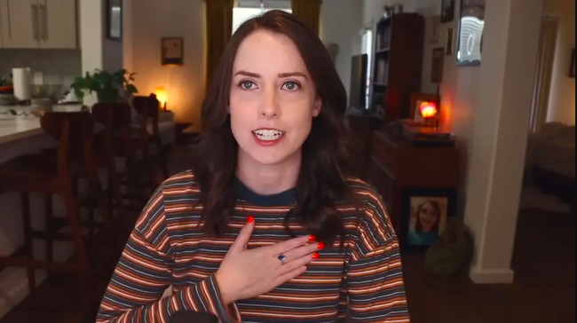 Overly Attached Girlfriend muncul di era awal media sosial yang diramaikan oleh meme. Tak menyangka akan terkenal, Laina mengaku punya rasa benci tapi cinta dengan fakta bahwa wajahnya digunakan sebagai bahan bercandaan. Foto: Instagram Laina Morris