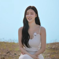 Setelah penayangan perdana Single’s Inferno 4 pada Selasa (14/1/2025), Lee Si An sontak ramai menjadi perbincangan. Penggemar siap memberikan dukungan untuknya agar segera mendapatkan pria terbaik yang akan jadi jodohnya. Foto: dok. Instagram @youseeany