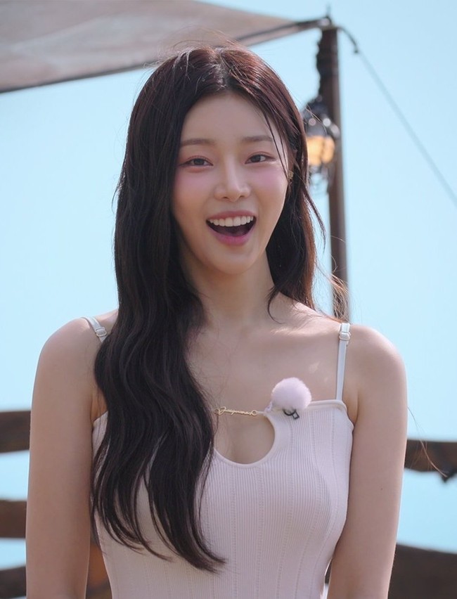 Lama tak terlihat, mantan trainee KPop, Lee Si An kini eksis sebagai peserta acara perjodohan Netflix, Single’s Inferno 4. Dia telah mengumpulkan banyak penggemar sejak mengikuti acara survival Idol School dan Produce 48. Foto: dok. Instagram @youseeany