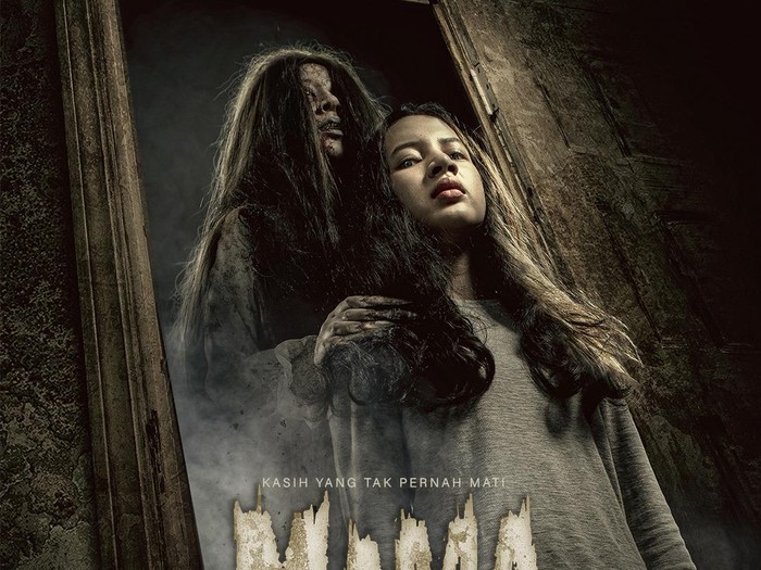 Super Media Pictures merayakan peluncuran film horor Mama dengan syukuran bersama anak yatim.