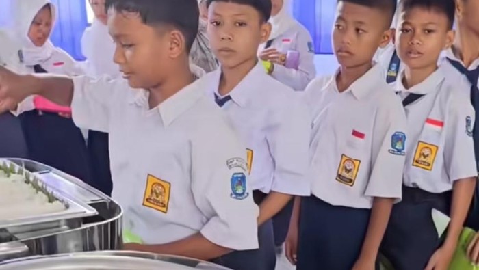 MBG ala prasmanan di Majalengka.