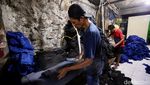 Melihat Produksi Celana Jeans Lokal di Tengah Gempuran Barang Impor