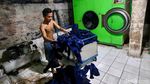 Melihat Produksi Celana Jeans Lokal di Tengah Gempuran Barang Impor