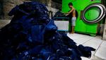 Melihat Produksi Celana Jeans Lokal di Tengah Gempuran Barang Impor